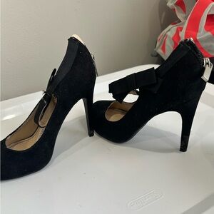 Rouge Helium Black High Heeled Pumps